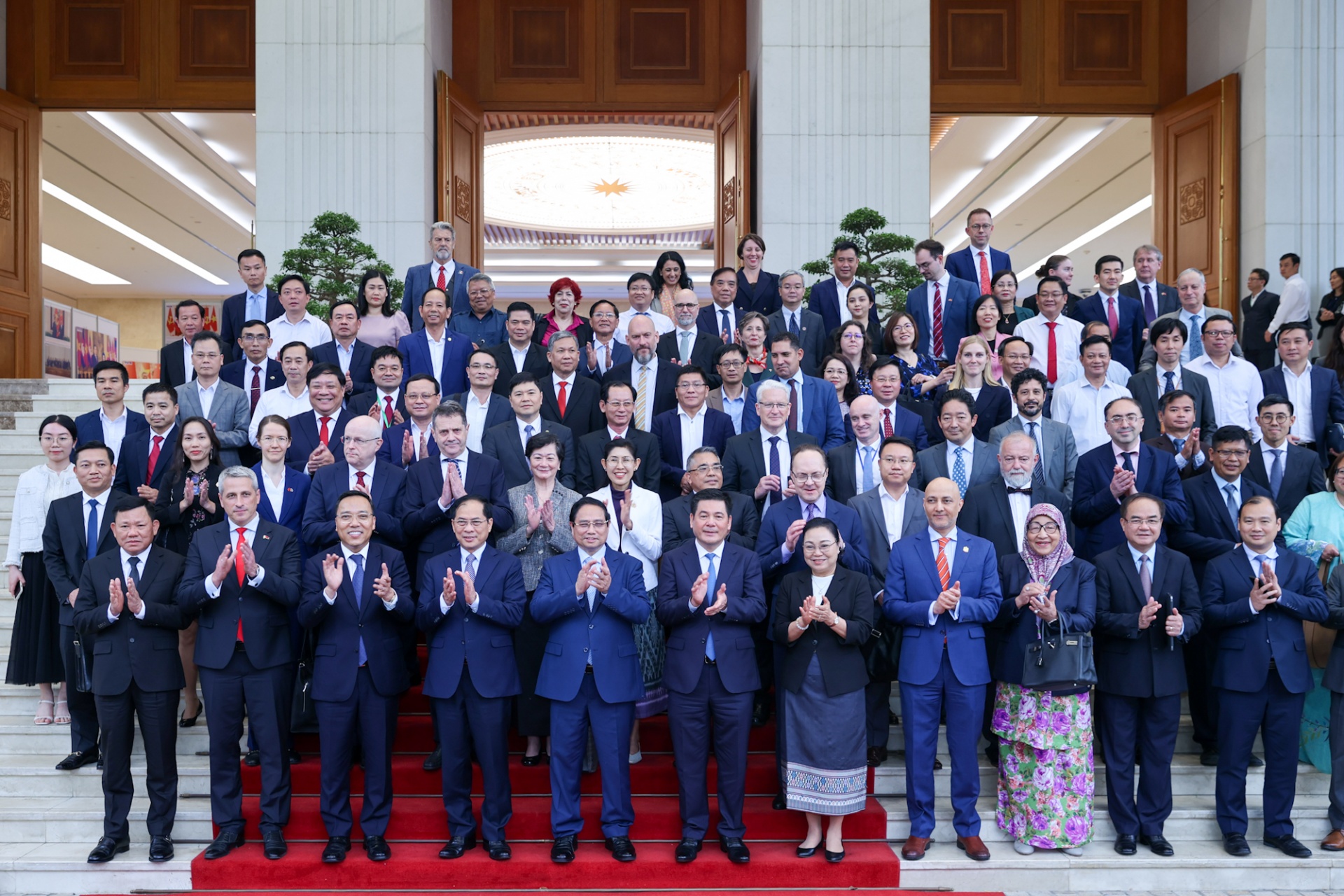 Thủ tướng Chính phủ và các đại biểu dự lễ công bố - Ảnh: VGP Thủ tướng Chính phủ và các đại biểu dự lễ công bố - Ảnh: VGP