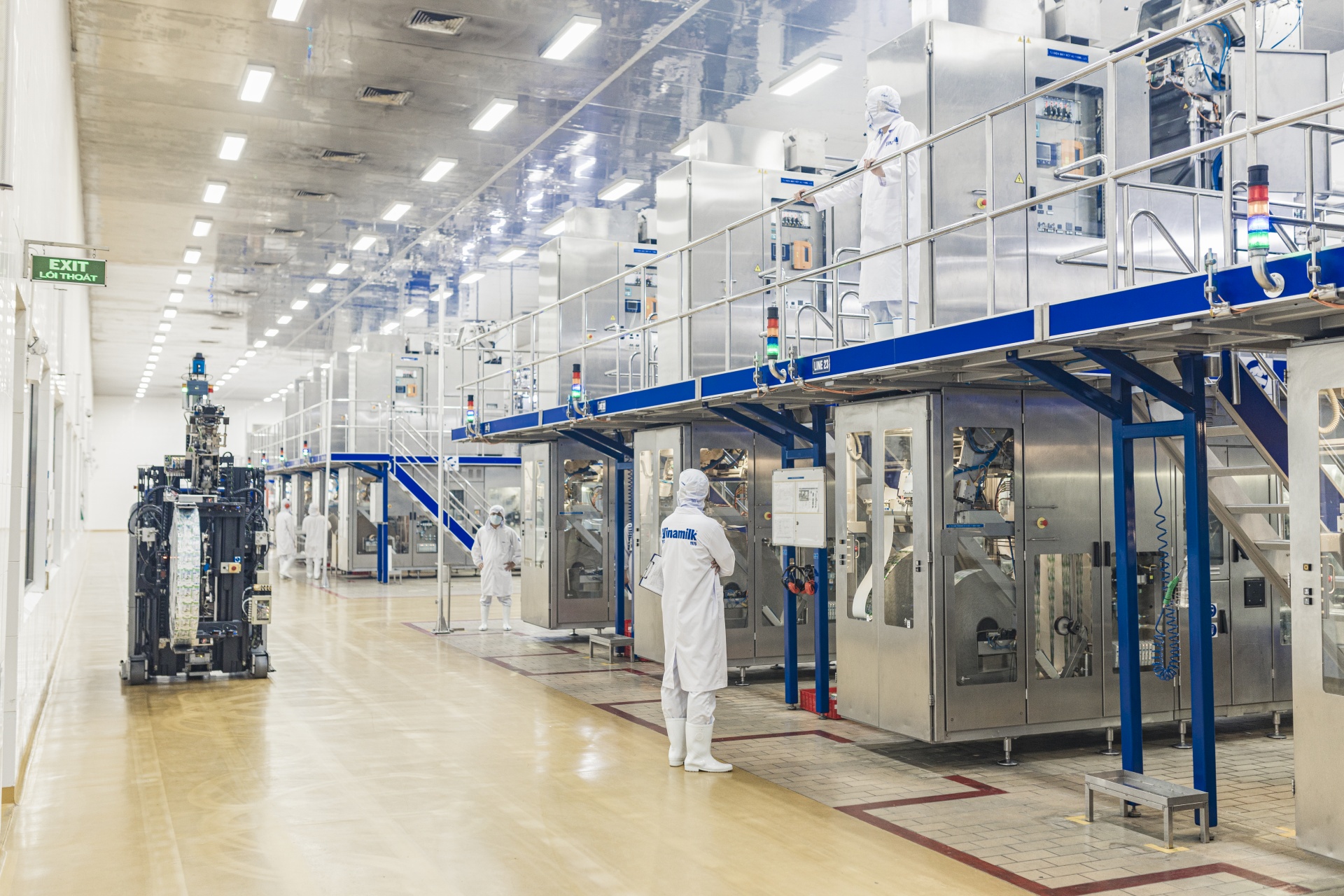 Vinamilk sở hữu 16 nhà máy sữa trong và ngoài nước, đáp ứng các tiêu chuẩn cao nhất thế giới về chất lượng trong sản xuất thực phẩm. Vinamilk sở hữu 16 nhà máy sữa trong và ngoài nước, đáp ứng các tiêu chuẩn cao nhất thế giới về chất lượng trong sản xuất thực phẩm.