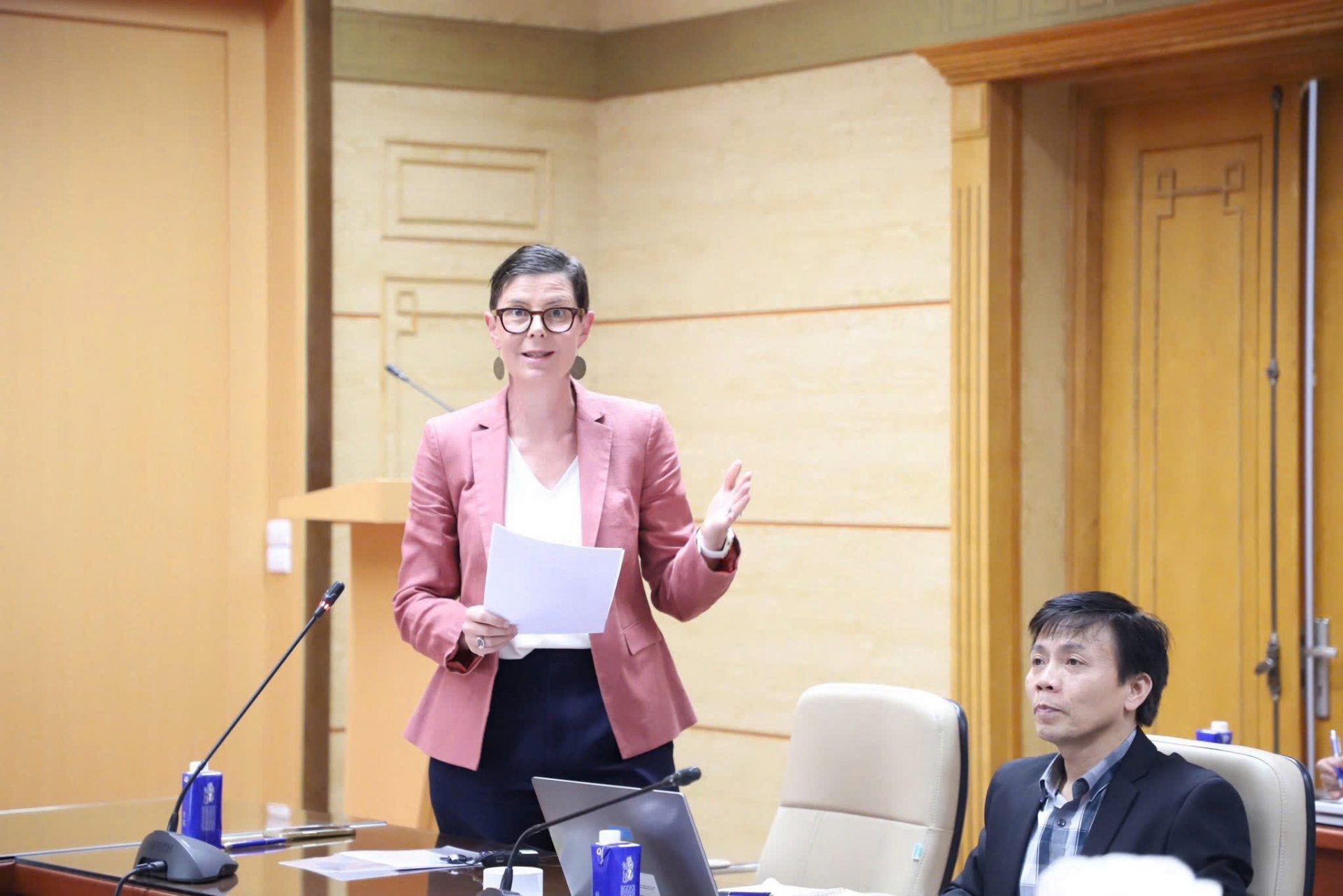 TS. Angela Prat phát biểu tại hội nghị