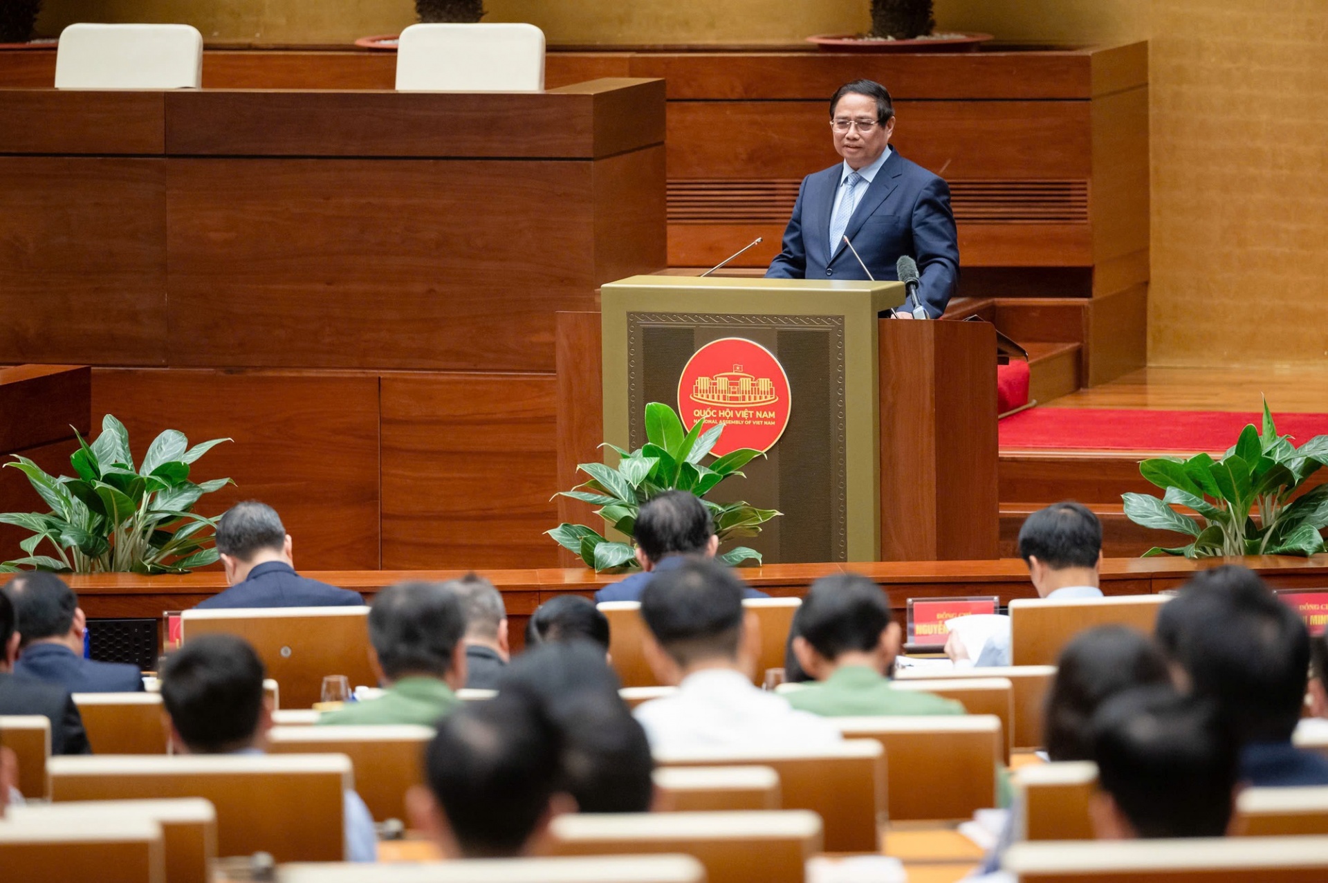 Thủ tướng Phạm Minh Chính truyền đạt chuyên đề về những điểm mới trong các dự thảo văn kiện trình Đại hội XIV của Đảng - Ảnh: VGP