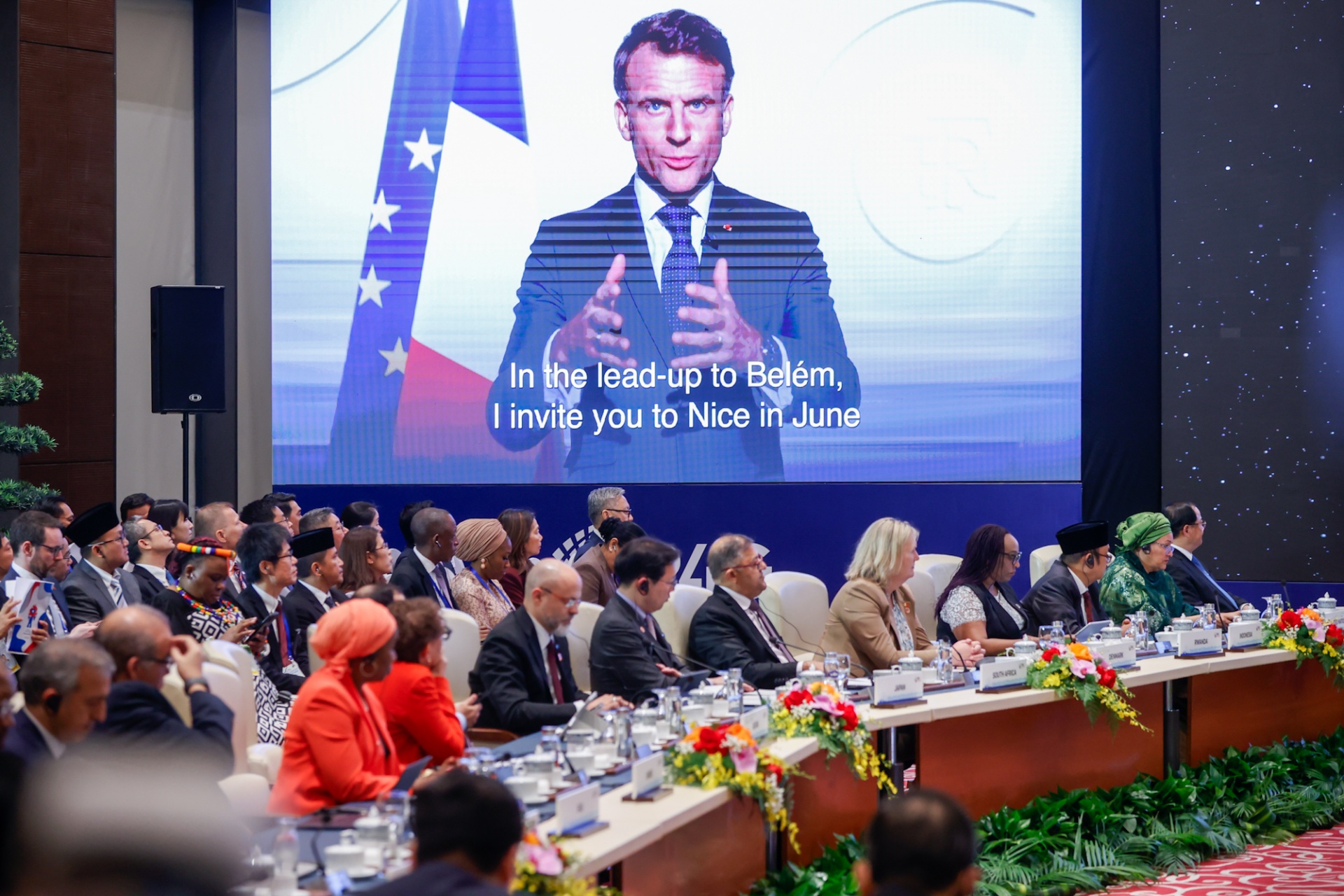 Phát biểu trong thông điệp ghi hình gửi đến Phiên thảo luận, Tổng thống Pháp Emmanuel Macron đánh giá cao hoạt động của P4G - Ảnh: VGP Phát biểu trong thông điệp ghi hình gửi đến Phiên thảo luận, Tổng thống Pháp Emmanuel Macron đánh giá cao hoạt động của P4G - Ảnh: VGP