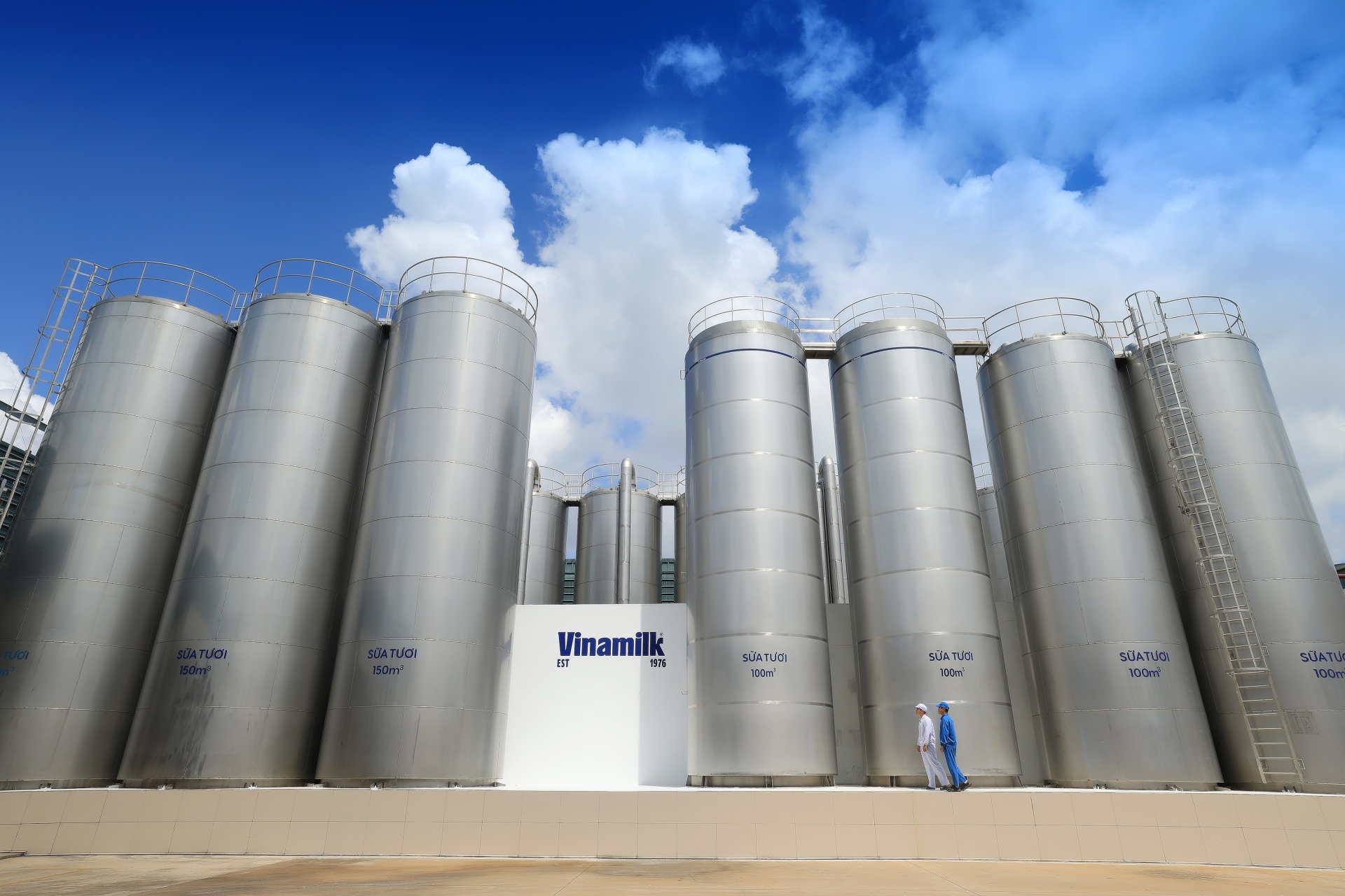 Hệ thống 16 nhà máy đáp ứng những tiêu chuẩn cao nhất trong ngành sữa được phát triển từ nguồn lực và nhân sự được đào tạo tại TP.HCM.