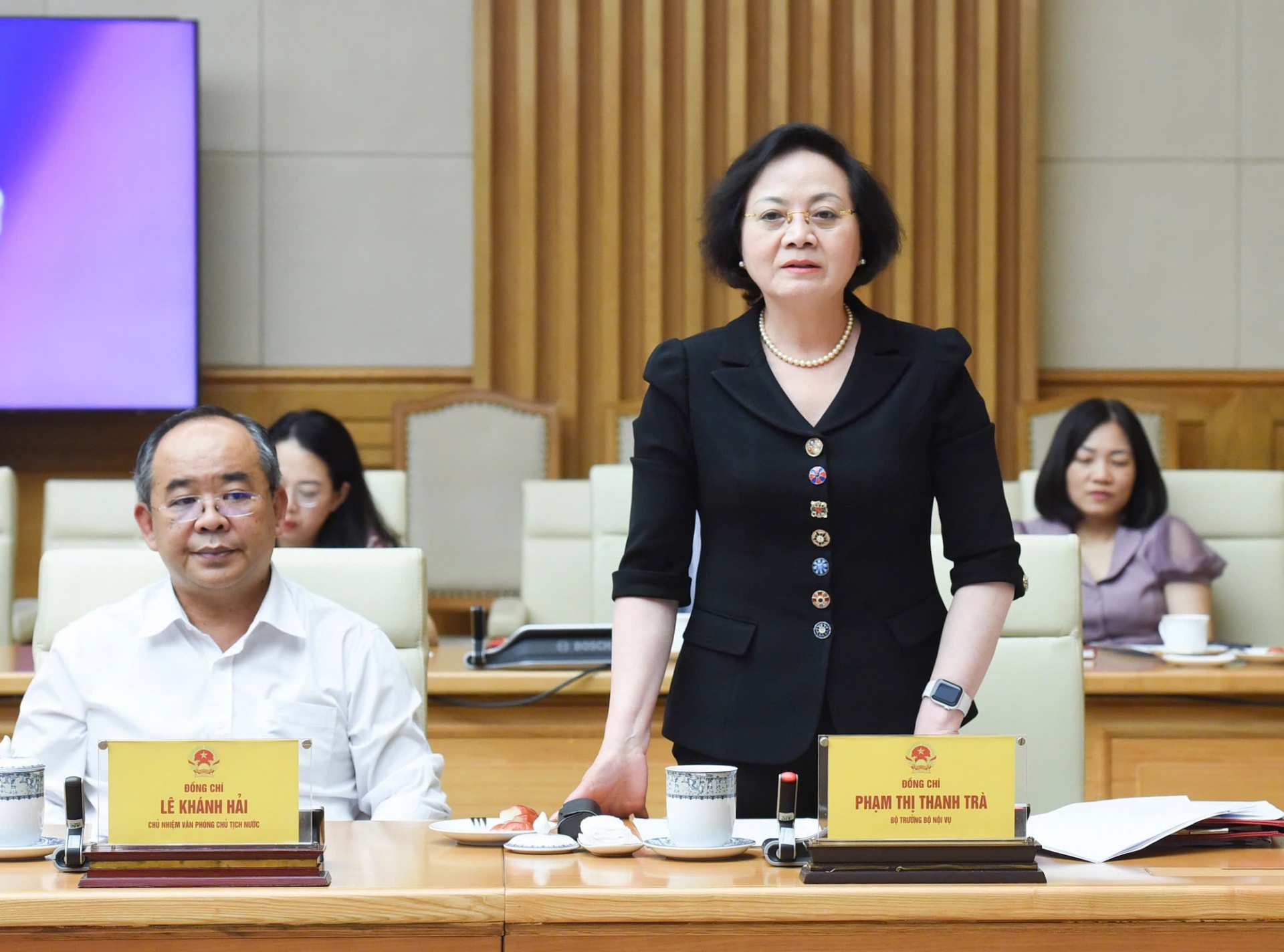   Bộ trưởng Bộ Nội vụ Phạm Thị Thanh Trà báo cáo - Ảnh: VGP