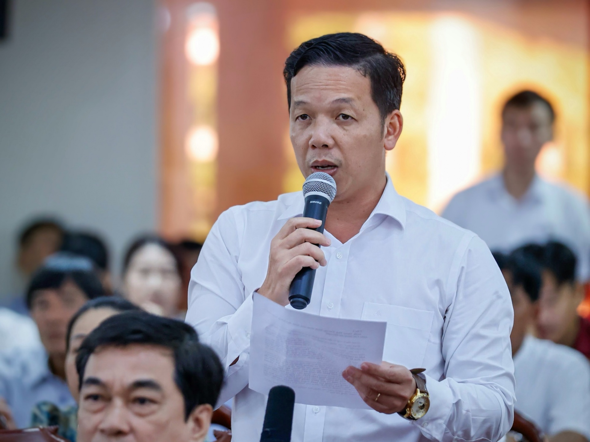 Cử tri Phạm Hoàng Nghi phát biểu tại hội nghị - Ảnh: VGP