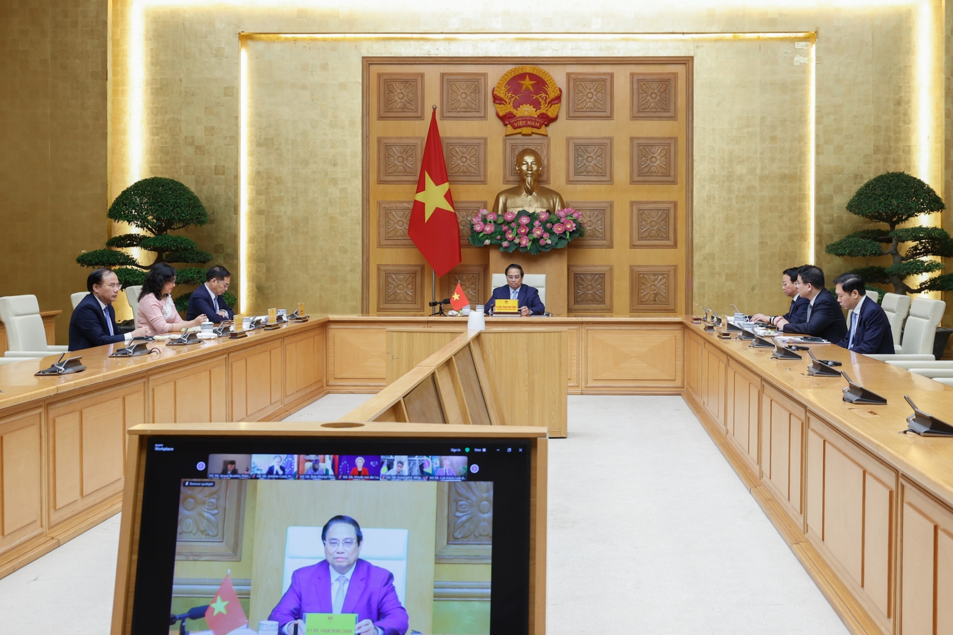 Thủ tướng nhấn mạnh: Chúng ta đang không chỉ thừa kế Trái đất từ các thế hệ đi trước mà còn đang mượn Trái đất từ các thế hệ tương lai - Ảnh: VGP