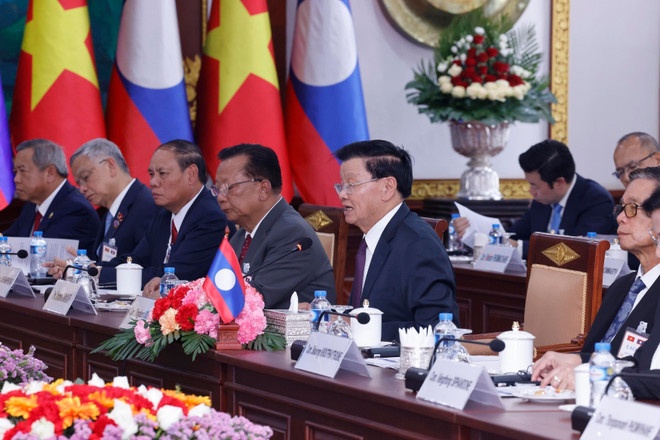 Tổng Bí thư, Chủ tịch nước Thongloun Sisoulith và các đại biểu đoàn cấp cao Lào dự hội đàm. (Ảnh: TTXVN) Tổng Bí thư, Chủ tịch nước Thongloun Sisoulith và các đại biểu đoàn cấp cao Lào dự hội đàm. (Ảnh: TTXVN)