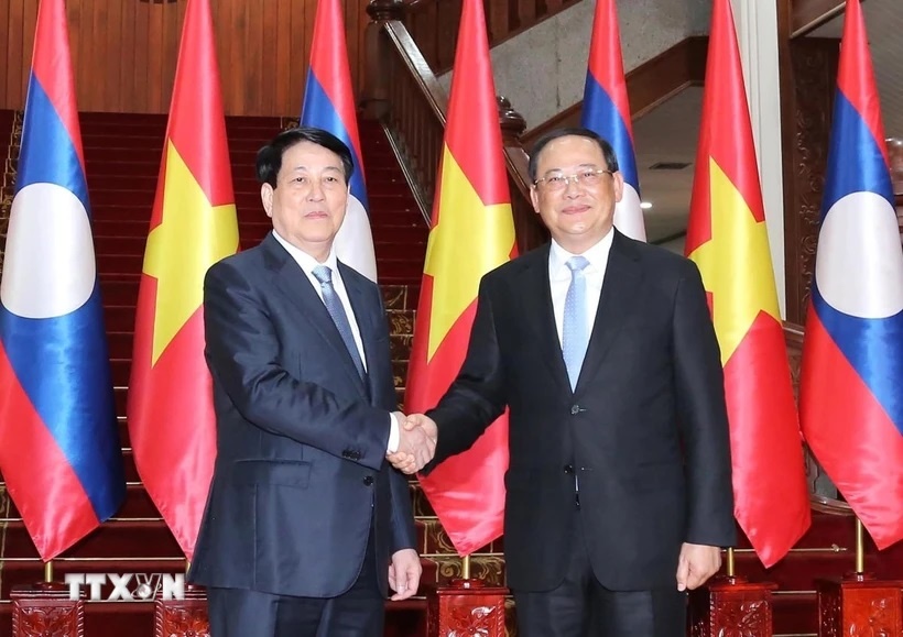 Chủ tịch nước Lương Cường hội kiến Thủ tướng Chính phủ Lào Sonexay Siphandone. (Ảnh: TTXVN) Chủ tịch nước Lương Cường hội kiến Thủ tướng Chính phủ Lào Sonexay Siphandone. (Ảnh: TTXVN)