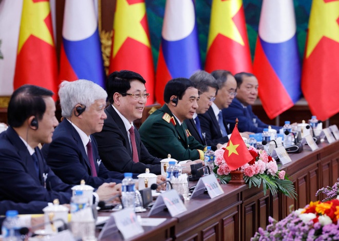 Chủ tịch nước Lương Cường và các đại biểu đoàn cấp cao Việt Nam dự hội đàm. (Ảnh: TTXVN) Chủ tịch nước Lương Cường và các đại biểu đoàn cấp cao Việt Nam dự hội đàm. (Ảnh: TTXVN)