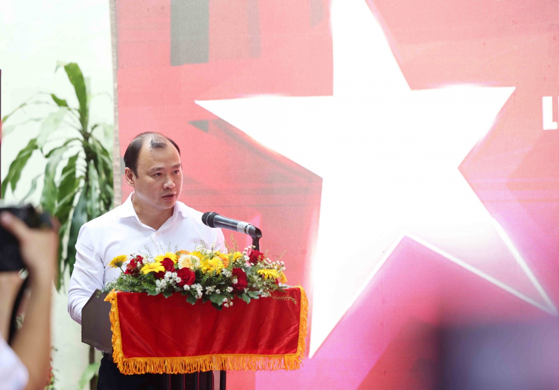 Ông Lê Hải Bình, Thứ trưởng Thường trực Bộ Văn hóa - Thể thao và Du lịch, Giám đốc Trung tâm Báo chí, phát biểu tại buổi lễ - Ảnh: VGP Ông Lê Hải Bình, Thứ trưởng Thường trực Bộ Văn hóa - Thể thao và Du lịch, Giám đốc Trung tâm Báo chí, phát biểu tại buổi lễ - Ảnh: VGP