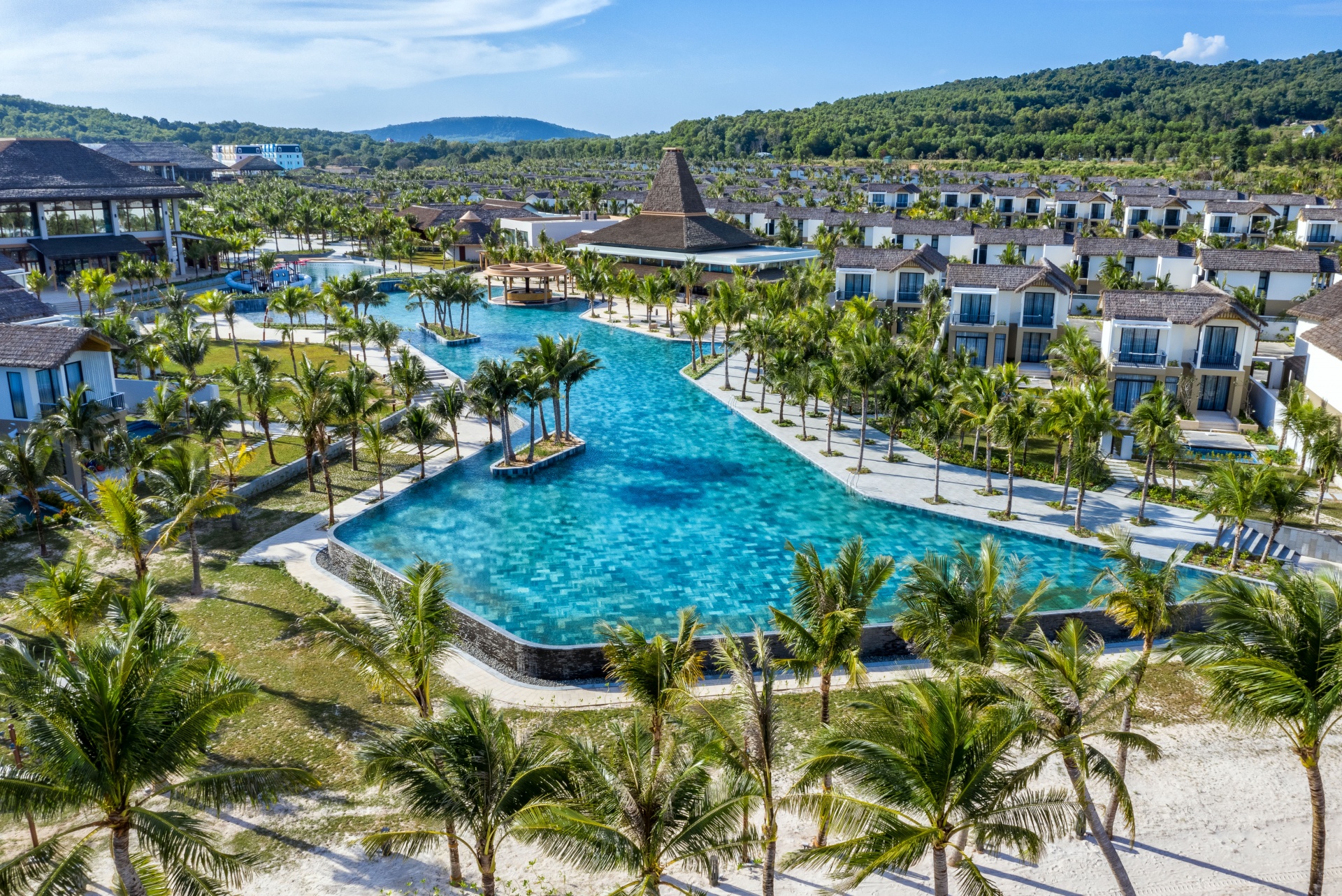 New World Phu Quoc Resort lấy cảm hứng từ kiến trúc ba gian truyền thống và các làng chài ven biển Việt Nam New World Phu Quoc Resort lấy cảm hứng từ kiến trúc ba gian truyền thống và các làng chài ven biển Việt Nam