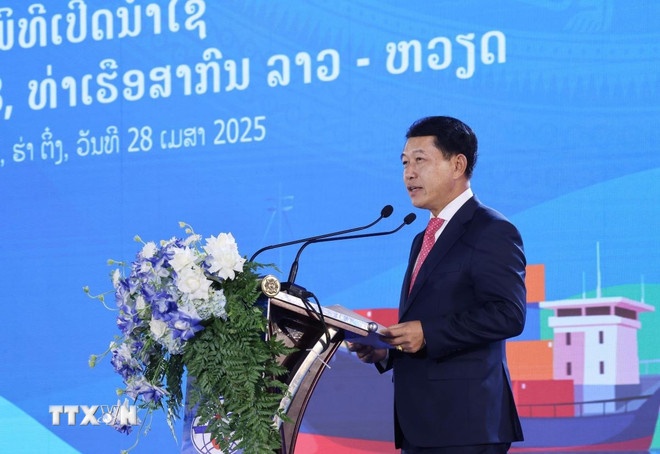 Phó Thủ tướng Lào Saleumxay Kommasith phát biểu. (Ảnh: TTXVN) Phó Thủ tướng Lào Saleumxay Kommasith phát biểu. (Ảnh: TTXVN)