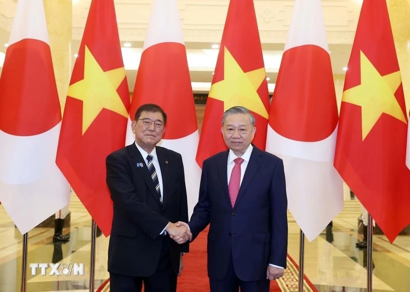 Tổng Bí thư Tô Lâm và Chủ tịch đảng Dân chủ Tự do, Thủ tướng Nhật Bản Ishiba Shigeru. (Ảnh: TTXVN)