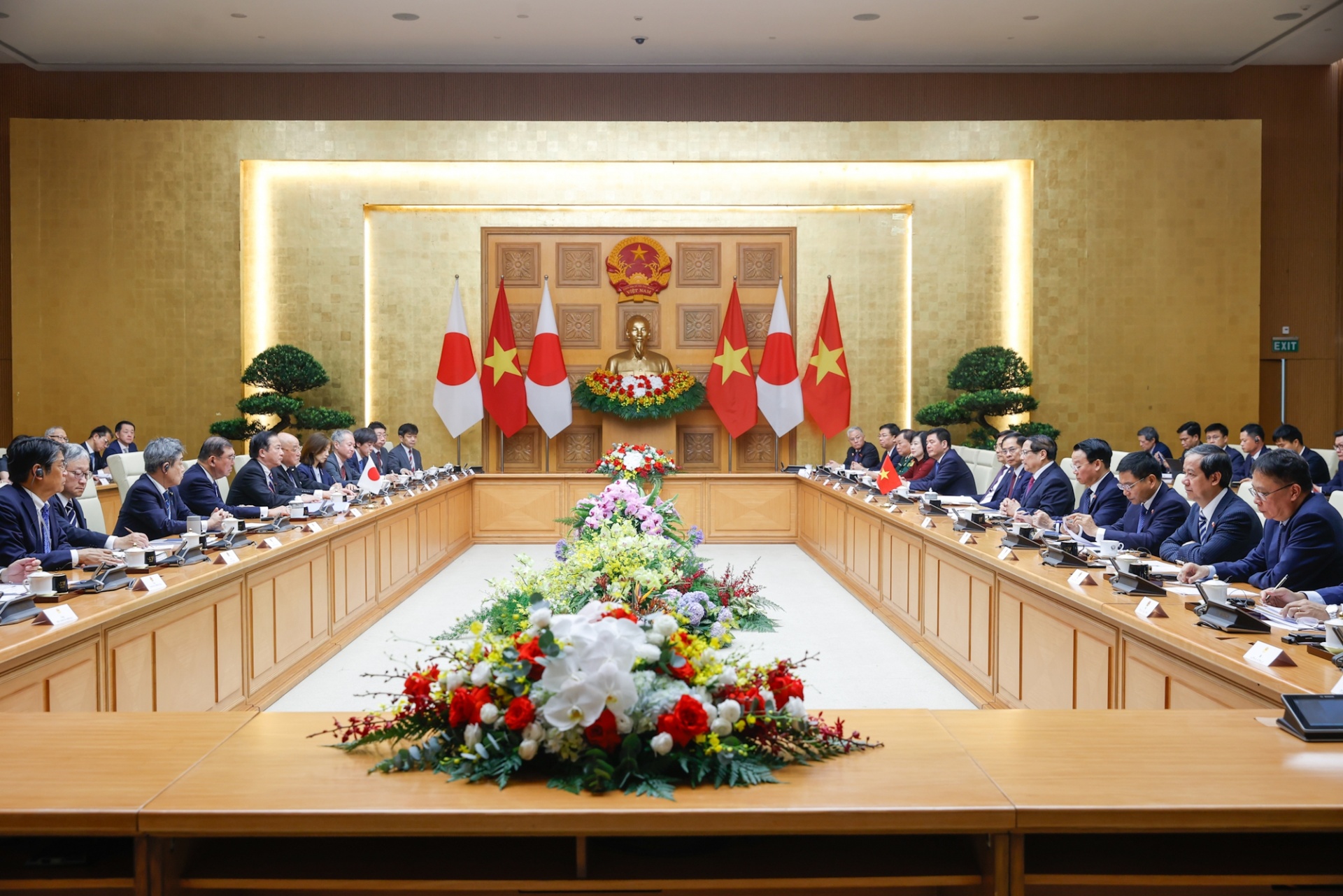 Thủ tướng Phạm Minh Chính hội đàm với Thủ tướng Nhật Bản Ishiba Shigeru - Ảnh: VGP