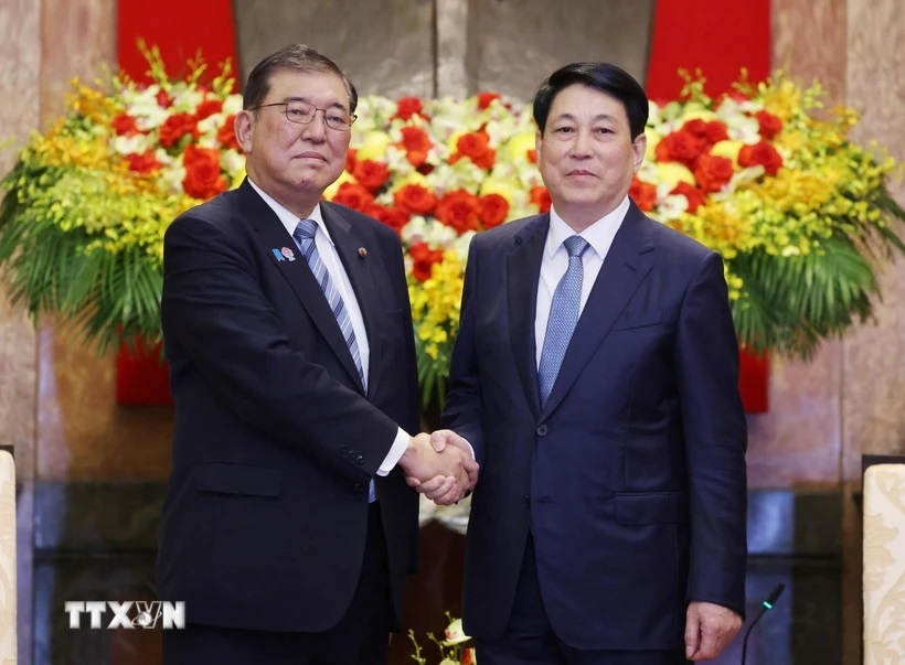 Chủ tịch nước Lương Cường hội kiến Thủ tướng Nhật Bản Ishiba Shigeru. (Ảnh: TTXVN)