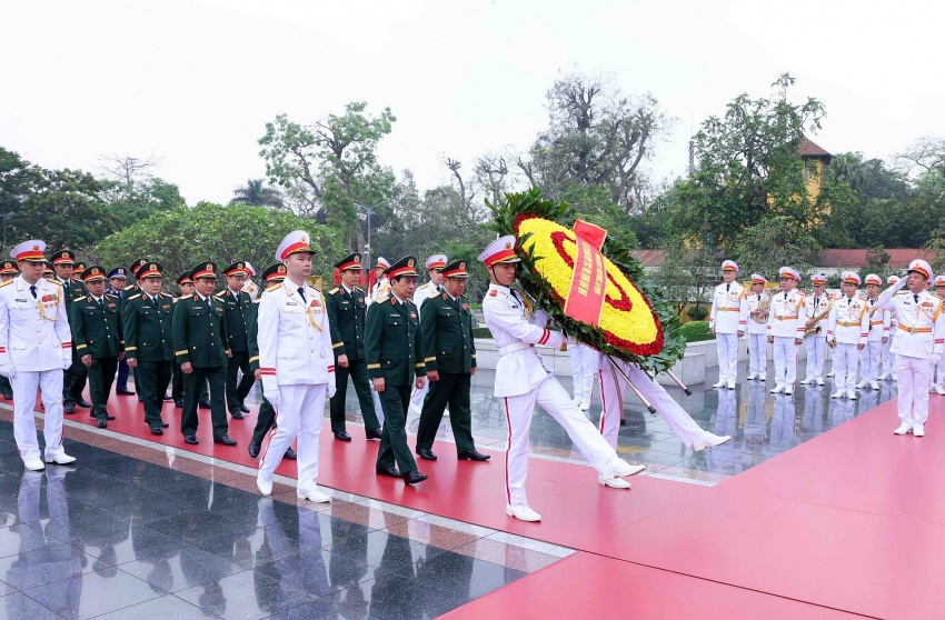 Lãnh đạo Đảng, Nhà nước tưởng niệm Chủ tịch Hồ Chí Minh và các Anh hùng, liệt sỹ