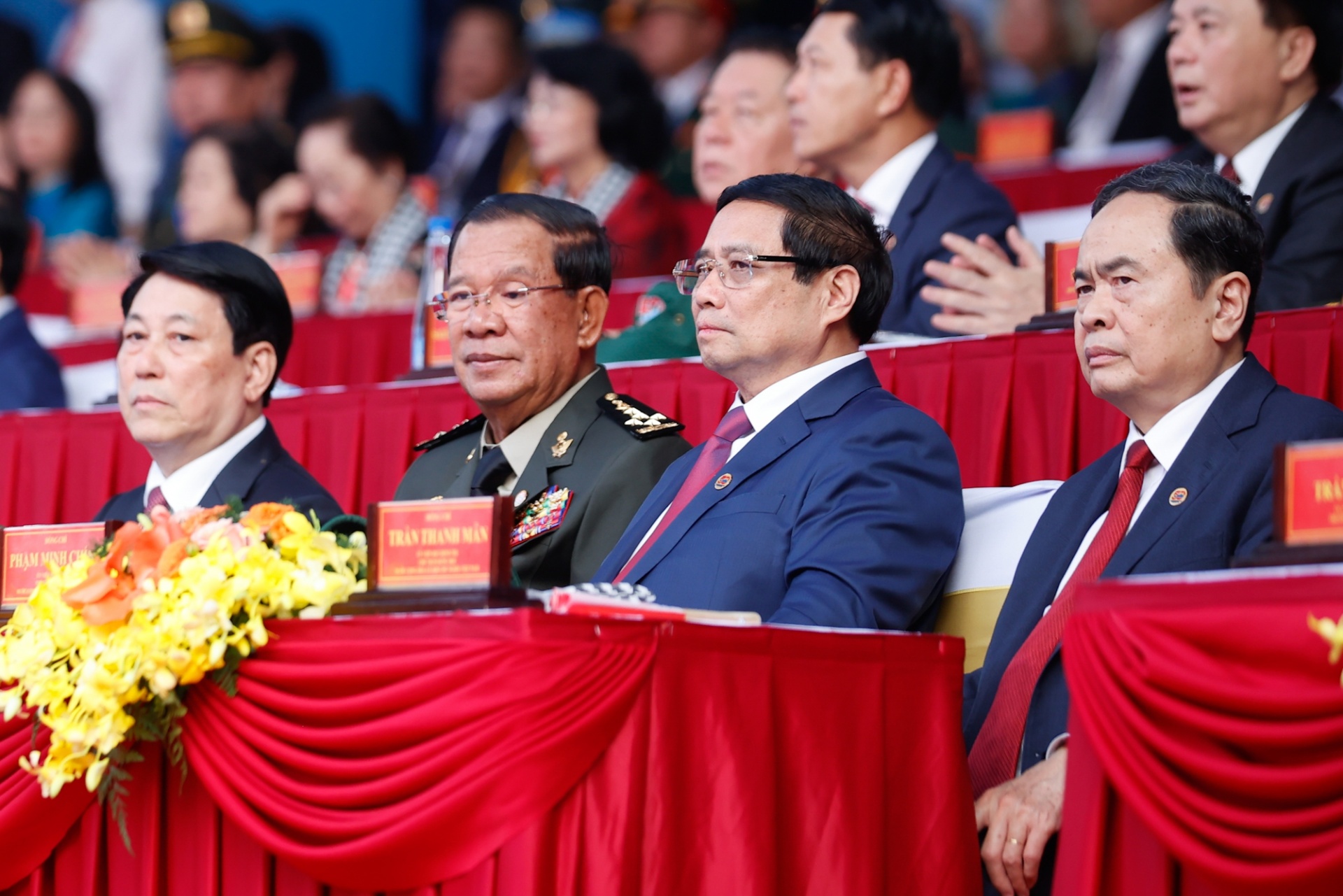  Chủ tịch nước Lương Cường, ngài Samdech Techo Hun Sen, Chủ tịch Đảng Nhân dân Campuchia, Chủ tịch Thượng viện Vương quốc Campuchia, Thủ tướng Phạm Minh Chính, Chủ tịch Quốc hội Trần Thanh Mẫn tại Lễ kỷ niệm - Ảnh: VGP
