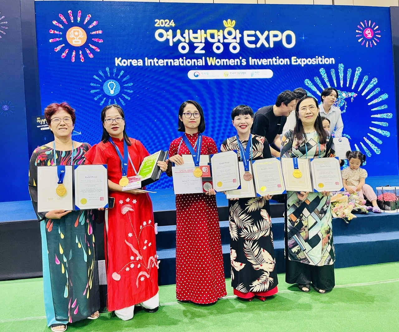 PGS.TS Đặng Thị Thanh Lê với các sáng chế sản phẩm sinh học