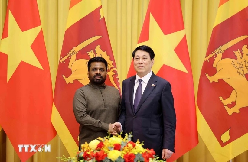 Chủ tịch nước Lương Cường và Tổng thống Sri Lanka Anura Kumara Dissanayaka chụp ảnh chung trước hội đàm. (Ảnh: TTXVN)