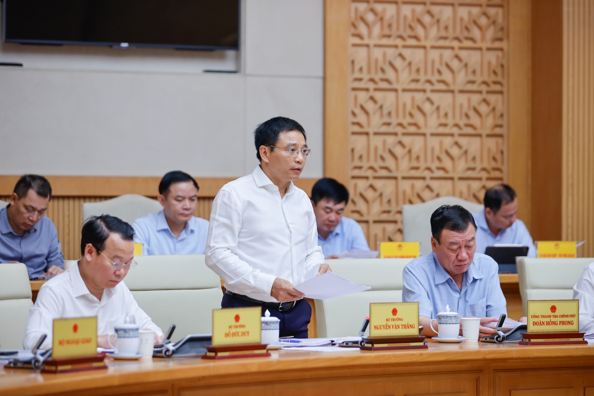 Bộ trưởng Bộ Tài chính Nguyễn Văn Thắng phát biểu tại Phiên họp - Ảnh: VGP