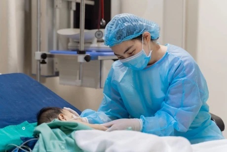 Ghép gan thành công cho trẻ nhỏ tuổi và nhẹ cân nhất ở Việt Nam Ghép gan thành công cho trẻ nhỏ tuổi và nhẹ cân nhất ở Việt Nam