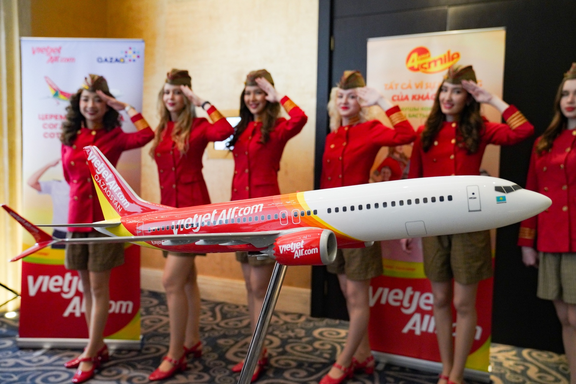 Vietjet Qazaqstan là hãng hàng không thế hệ mới chi phí thấp, được kỳ vọng trở thành cầu nối hàng không chiến lược giữa Kazakhstan với Việt Nam Vietjet Qazaqstan là hãng hàng không thế hệ mới chi phí thấp, được kỳ vọng trở thành cầu nối hàng không chiến lược giữa Kazakhstan với Việt Nam