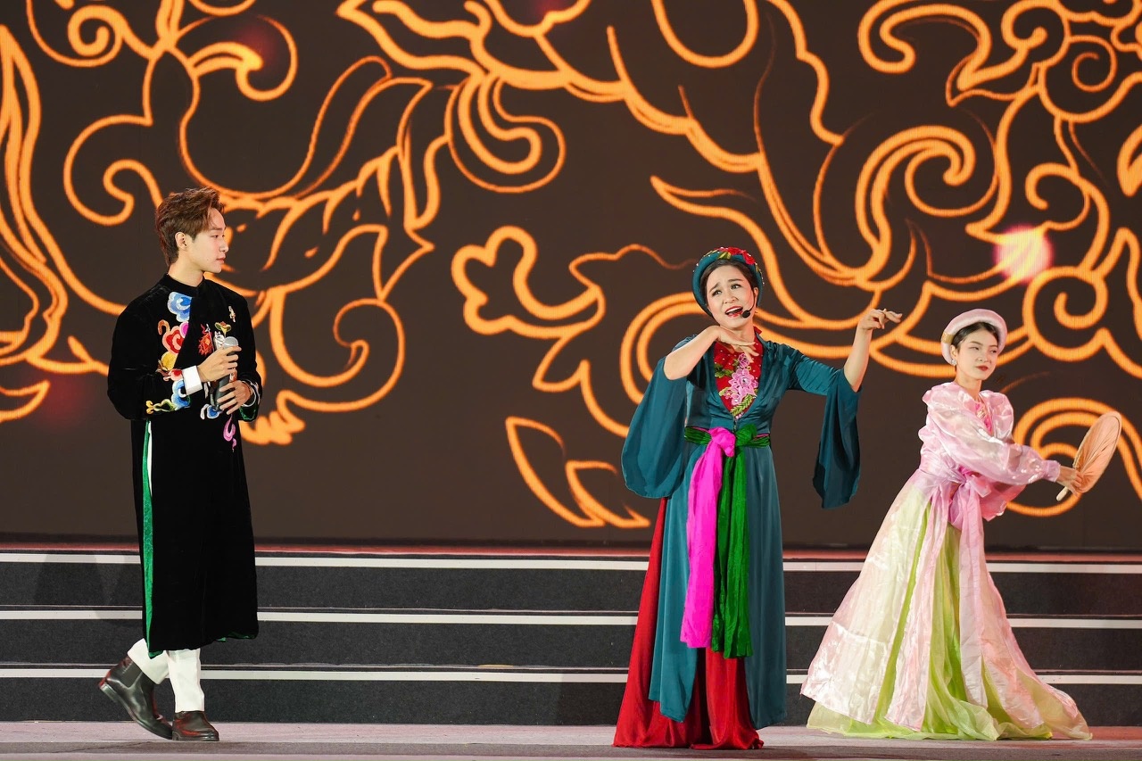 Đêm nghệ thuật Tuần Văn hóa – Du lịch “Rực rỡ Hà Nam” – Bản hòa tấu văn hóa và khát vọng phát triển Đêm nghệ thuật Tuần Văn hóa – Du lịch “Rực rỡ Hà Nam” – Bản hòa tấu văn hóa và khát vọng phát triển