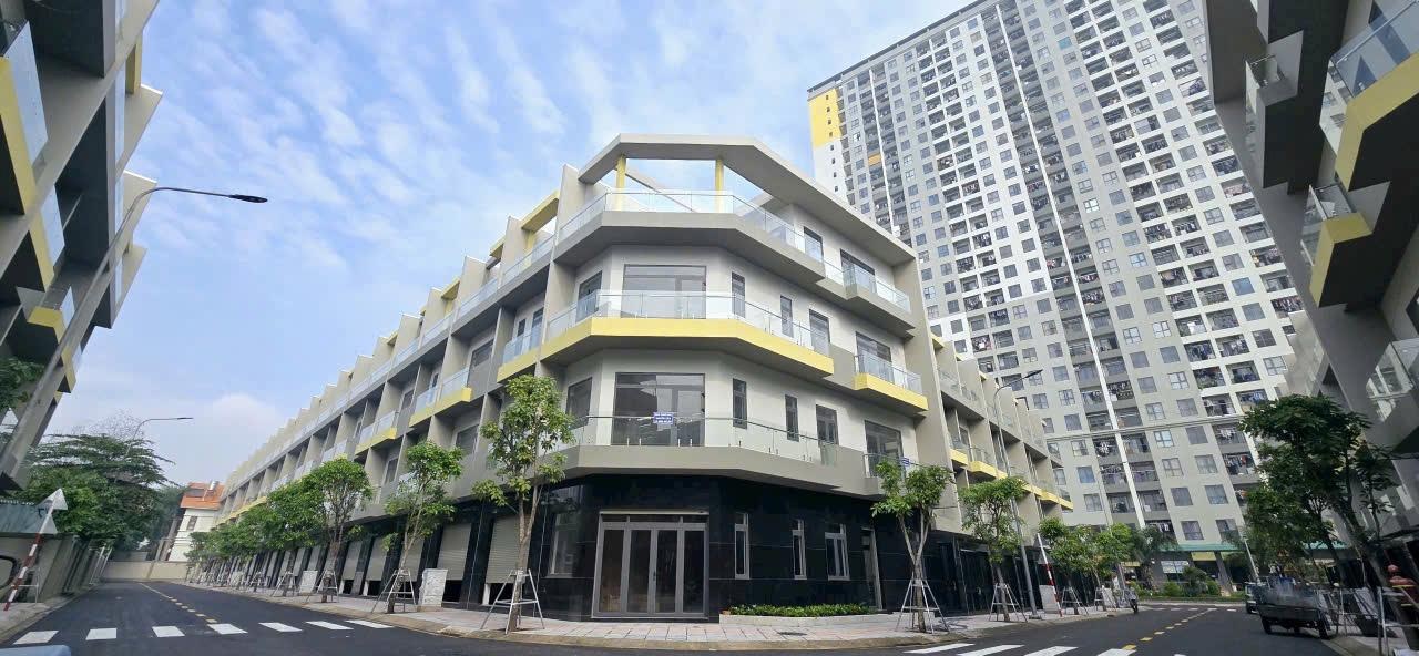 Nhà phố thương mại Bcons Uni Valley hiện đã hoàn thiện và có thể khai thác ngay (Nguồn: Đất Xanh Miền Bắc) Nhà phố thương mại Bcons Uni Valley hiện đã hoàn thiện và có thể khai thác ngay (Nguồn: Đất Xanh Miền Bắc)