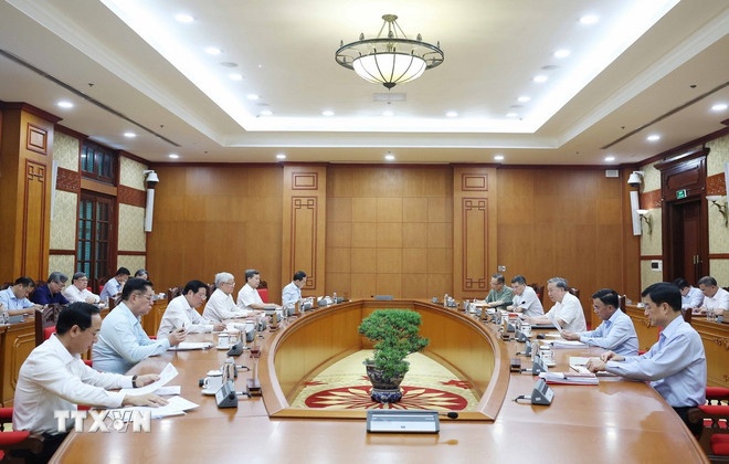 Tổng Bí thư Tô Lâm chủ trì cuộc họp Ban Bí thư về việc triển khai tình hình lấy ý kiến nhân dân, các ngành, cấp về nội dung sửa đổi, bổ sung một số điều của Hiến pháp năm 2013. (Ảnh: TTXVN) Tổng Bí thư Tô Lâm chủ trì cuộc họp Ban Bí thư về việc triển khai tình hình lấy ý kiến nhân dân, các ngành, cấp về nội dung sửa đổi, bổ sung một số điều của Hiến pháp năm 2013. (Ảnh: TTXVN)