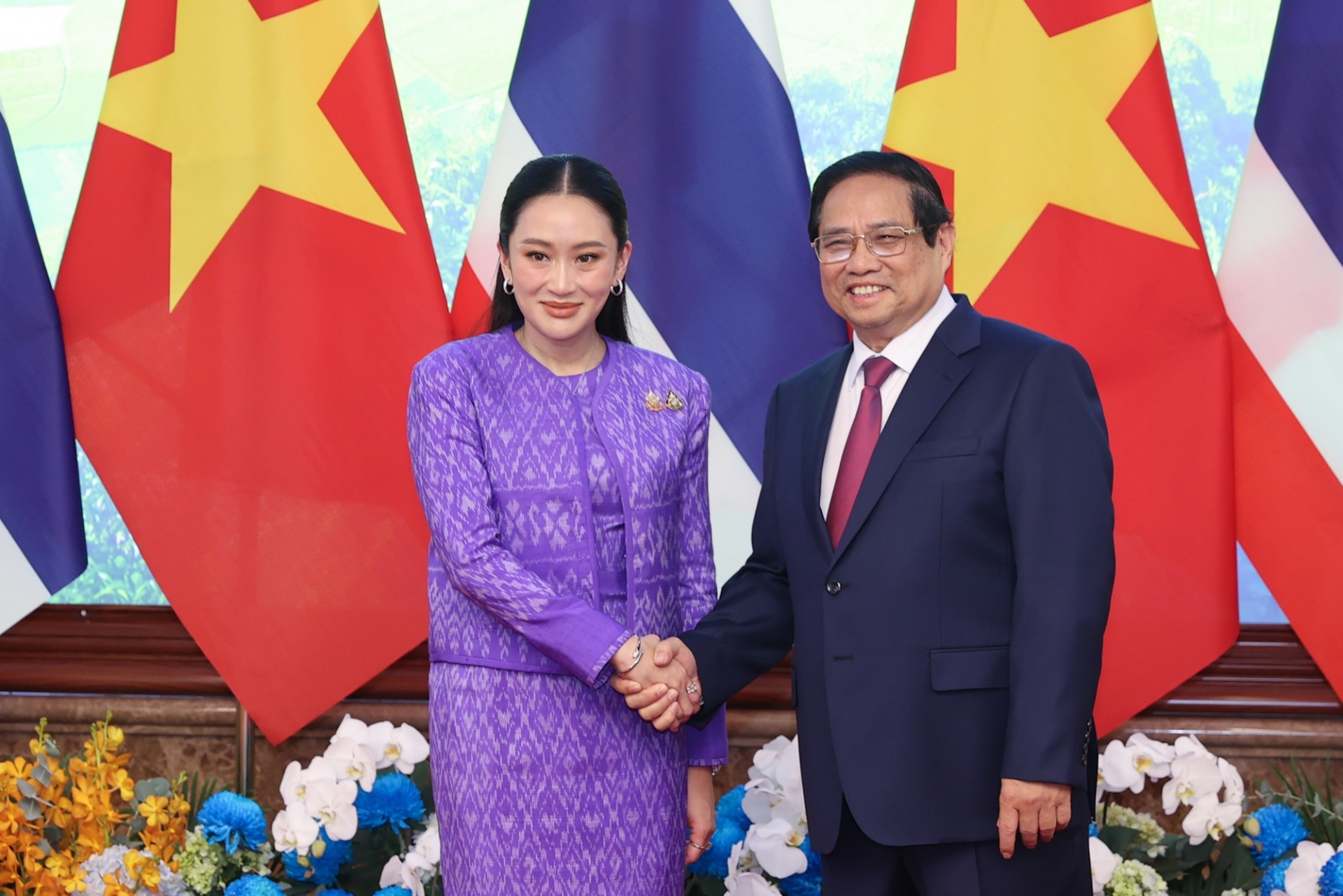 Thủ tướng Phạm Minh Chính và Thủ tướng Paetongtarn Shinawatra - Ảnh: VGP