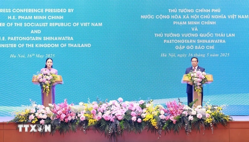 Thủ tướng Phạm Minh Chính và Thủ tướng Thái Lan Paetongtarn Shinawatra công bố Việt Nam và Thái Lan nâng cấp quan hệ lên Đối tác Chiến lược Toàn diện. (Ảnh: TTXVN)
