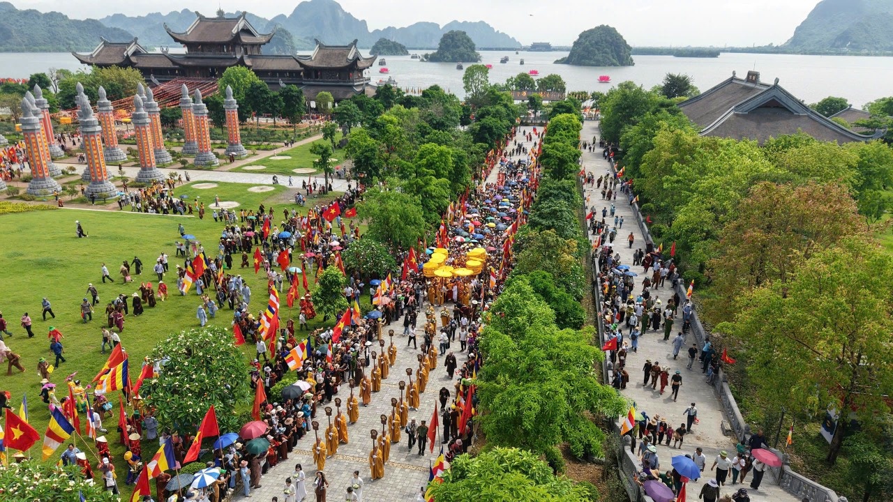 Lễ cung rước Xá lợi Đức Phật Thích Ca Mâu Ni - Hành trình thiêng liêng lan tỏa ánh sáng từ bi Lễ cung rước Xá lợi Đức Phật Thích Ca Mâu Ni - Hành trình thiêng liêng lan tỏa ánh sáng từ bi