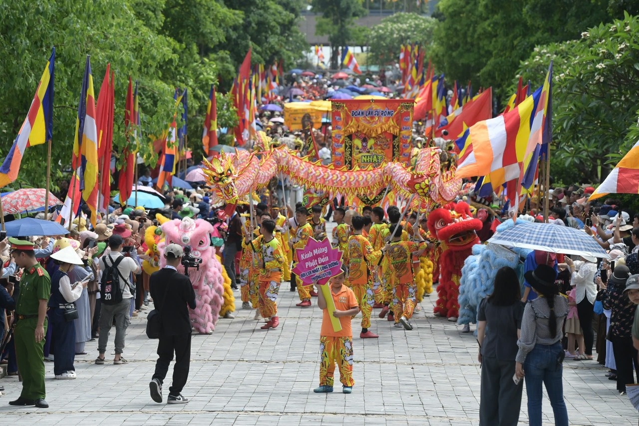 Lễ cung rước Xá lợi Đức Phật Thích Ca Mâu Ni - Hành trình thiêng liêng lan tỏa ánh sáng từ bi Lễ cung rước Xá lợi Đức Phật Thích Ca Mâu Ni - Hành trình thiêng liêng lan tỏa ánh sáng từ bi