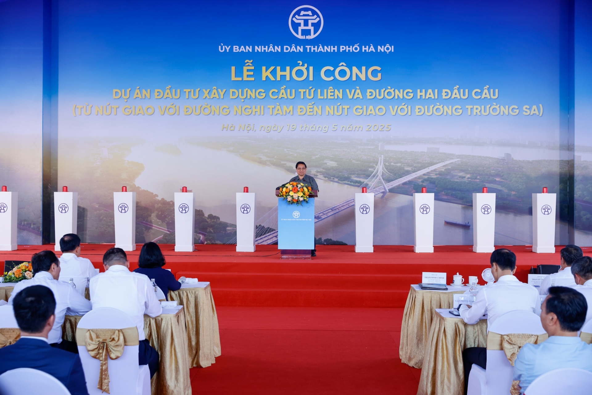 Thủ tướng nhấn mạnh dự án cầu Tứ Liên sẽ góp phần giải quyết vấn đề giao thông của Hà Nội, kết nối giữa các khu vực của Hà Nội, kết nối vùng, kết nối quốc tế qua các sân bay Nội Bài và sân bay Gia Bình - Ảnh: VGP Thủ tướng nhấn mạnh dự án cầu Tứ Liên sẽ góp phần giải quyết vấn đề giao thông của Hà Nội, kết nối giữa các khu vực của Hà Nội, kết nối vùng, kết nối quốc tế qua các sân bay Nội Bài và sân bay Gia Bình - Ảnh: VGP