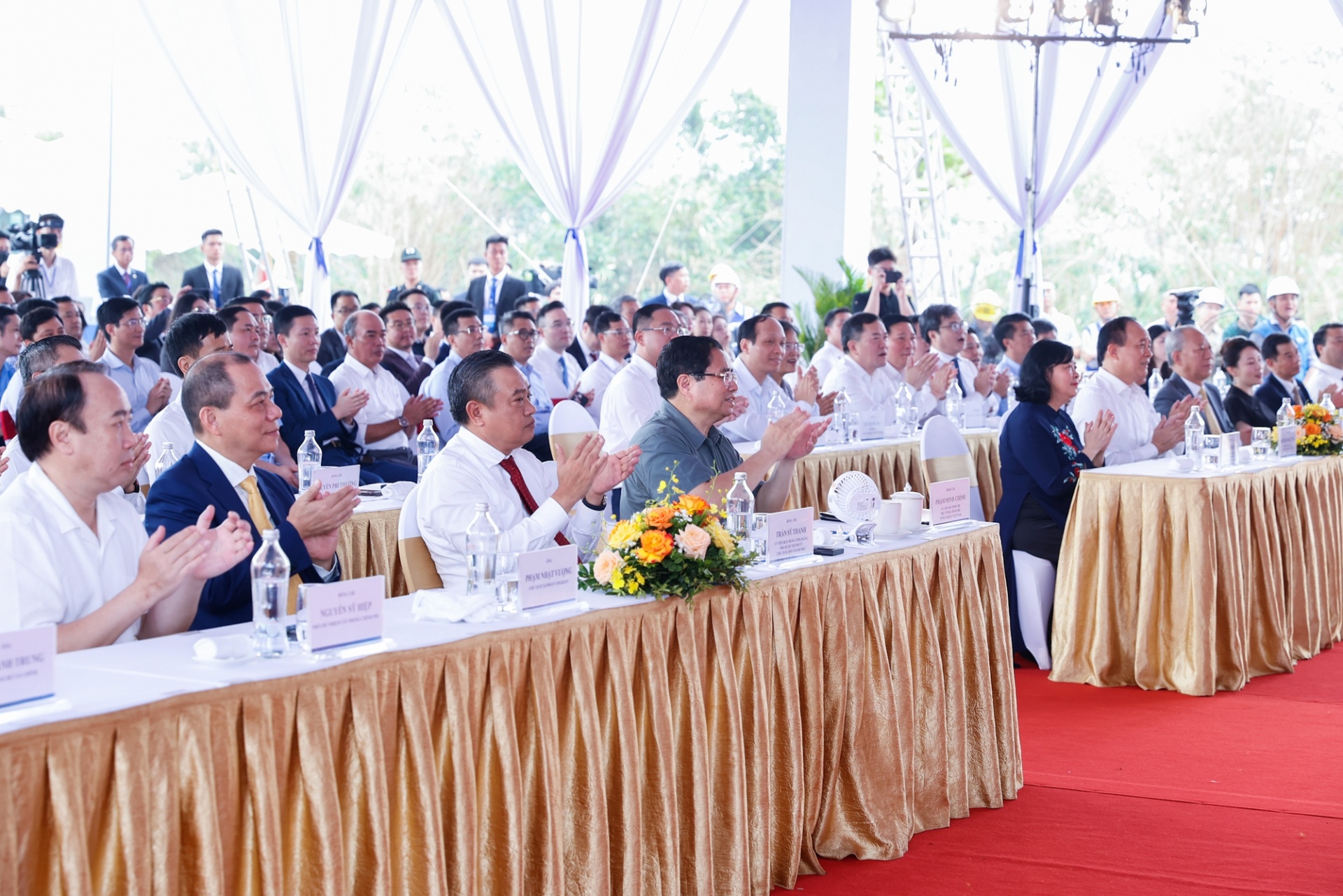 Thủ tướng Phạm Minh Chính và các đại biểu dự lễ khởi công dự án đầu tư xây dựng cầu Tứ Liên và đường hai đầu cầu - Ảnh: VGP Thủ tướng Phạm Minh Chính và các đại biểu dự lễ khởi công dự án đầu tư xây dựng cầu Tứ Liên và đường hai đầu cầu - Ảnh: VGP