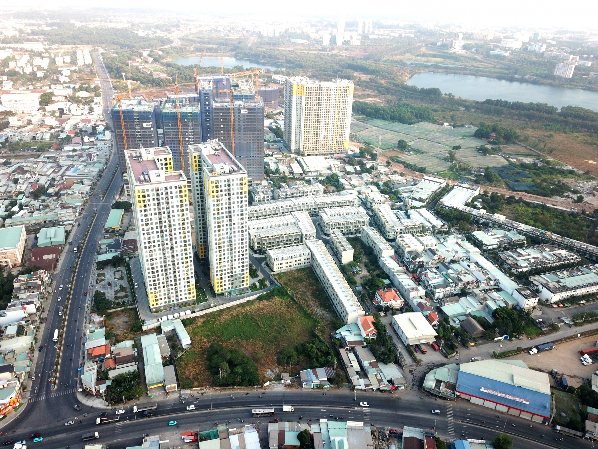 Nhà phố Bcons Uni Valley đã sở hữu lợi thế thương mại độc nhất nhờ vị trí có “1 không 2” (Nguồn: Bcons Homes) Nhà phố Bcons Uni Valley đã sở hữu lợi thế thương mại độc nhất nhờ vị trí có “1 không 2” (Nguồn: Bcons Homes)