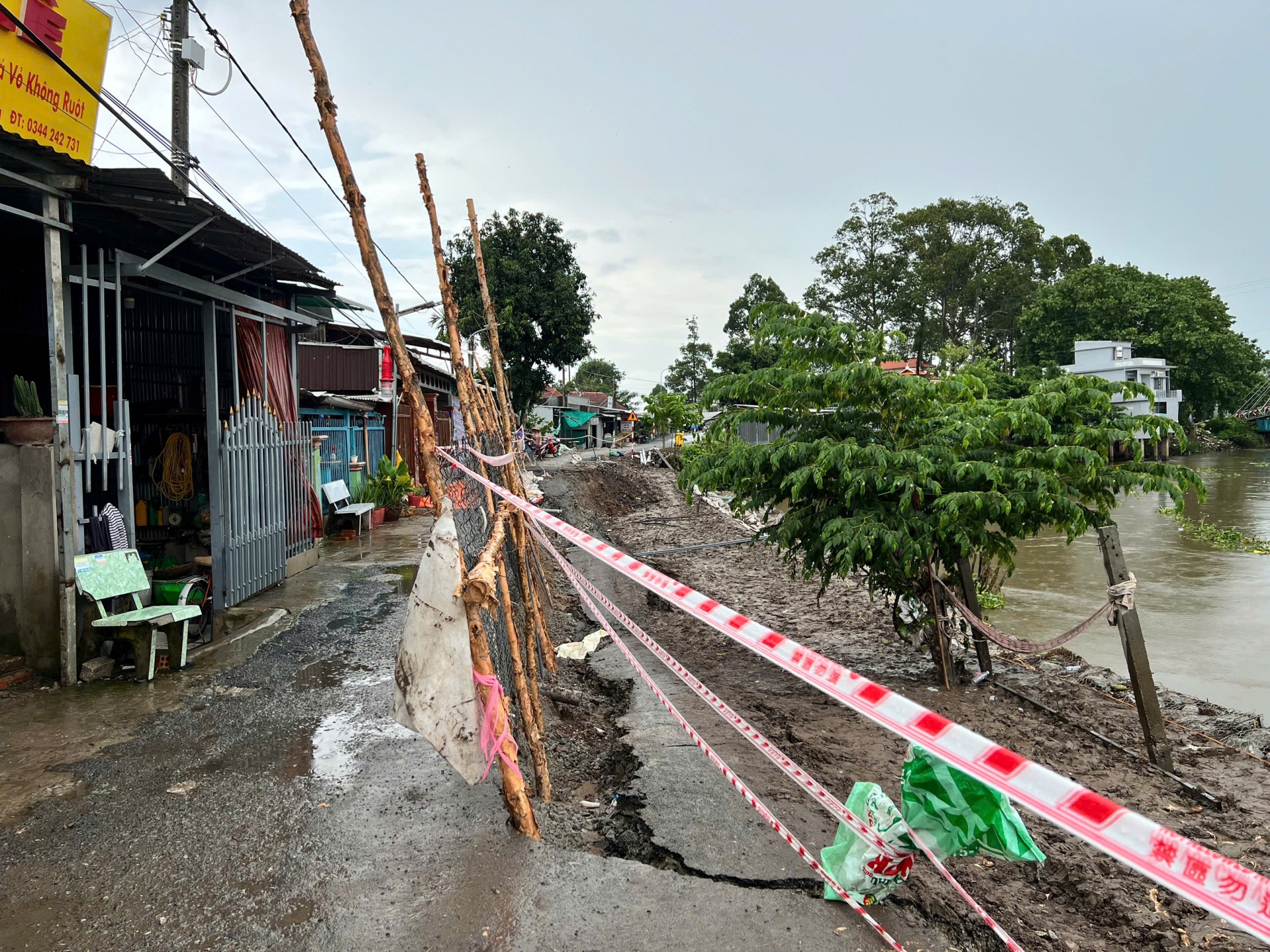 An Giang liên tiếp xảy ra các vụ sạt lở bờ sông, người dân nơm nớp lo sợ