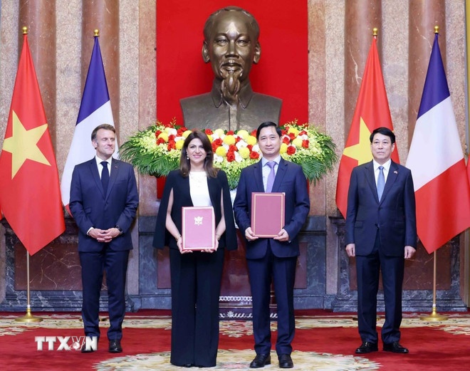 Quyết tâm đưa quan hệ Việt Nam-Pháp đi vào thực chất và hiệu quả Quyết tâm đưa quan hệ Việt Nam-Pháp đi vào thực chất và hiệu quả