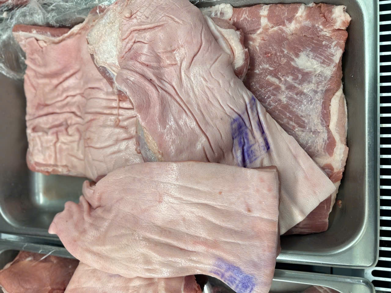 Sóc Trăng kiểm tra cửa hàng bị tố bán lợn bệnh ra thị trường Sóc Trăng kiểm tra cửa hàng bị tố bán lợn bệnh ra thị trường