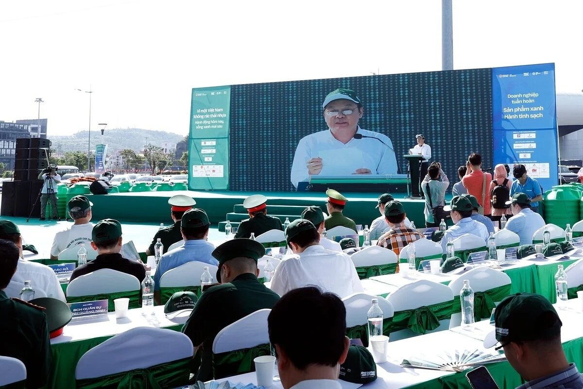 Toàn cảnh Lễ mít tinh hưởng ứng Ngày Môi trường Thế giới năm 2025. Toàn cảnh Lễ mít tinh hưởng ứng Ngày Môi trường Thế giới năm 2025.