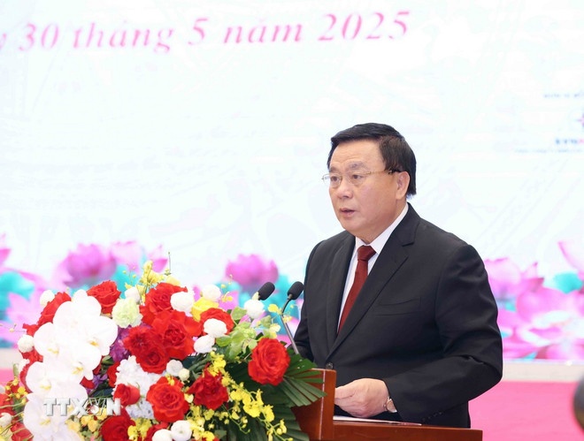 Ông Nguyễn Xuân Thắng, Ủy viên Bộ Chính trị, Giám đốc Học viện Chính trị Quốc gia Hồ Chí Minh, Chủ tịch Hội đồng Lý luận Trung ương, phát biểu đề dẫn hội thảo. (Ảnh: TTXVN)