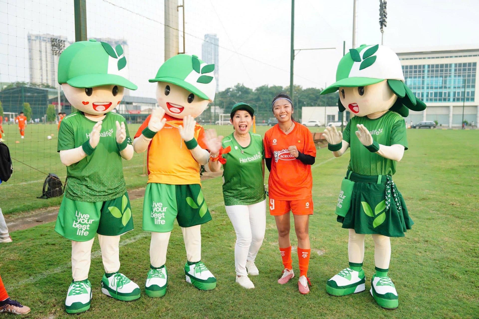 Herbalife Việt Nam tiếp sức cho các Đội tuyển Bóng đá Quốc gia Việt Nam