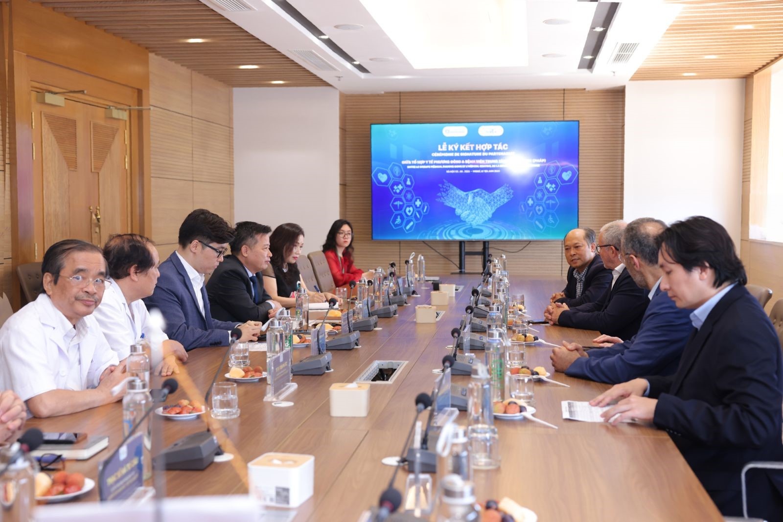 Tổ hợp Y tế Phương Đông mở rộng mạng lưới hợp tác quốc tế với chuyên gia y tế Pháp Tổ hợp Y tế Phương Đông mở rộng mạng lưới hợp tác quốc tế với chuyên gia y tế Pháp