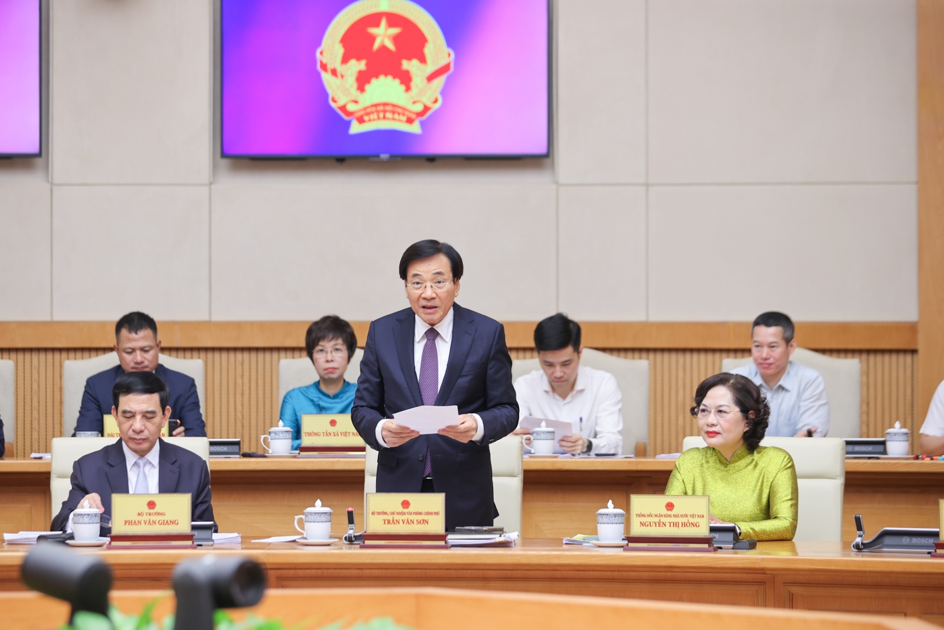 Bộ trưởng, Chủ nhiệm Văn phòng chính phủ Trần Văn Sơn phát biểu tại phiên họp - Ảnh: VGP Bộ trưởng, Chủ nhiệm Văn phòng chính phủ Trần Văn Sơn phát biểu tại phiên họp - Ảnh: VGP