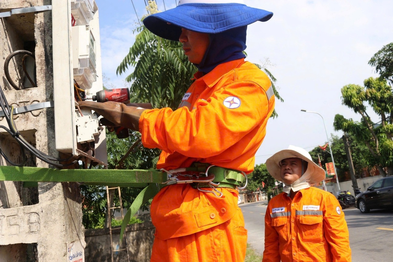 EVN: Chung tay vì một mùa hè mát lành và bền vững EVN: Chung tay vì một mùa hè mát lành và bền vững