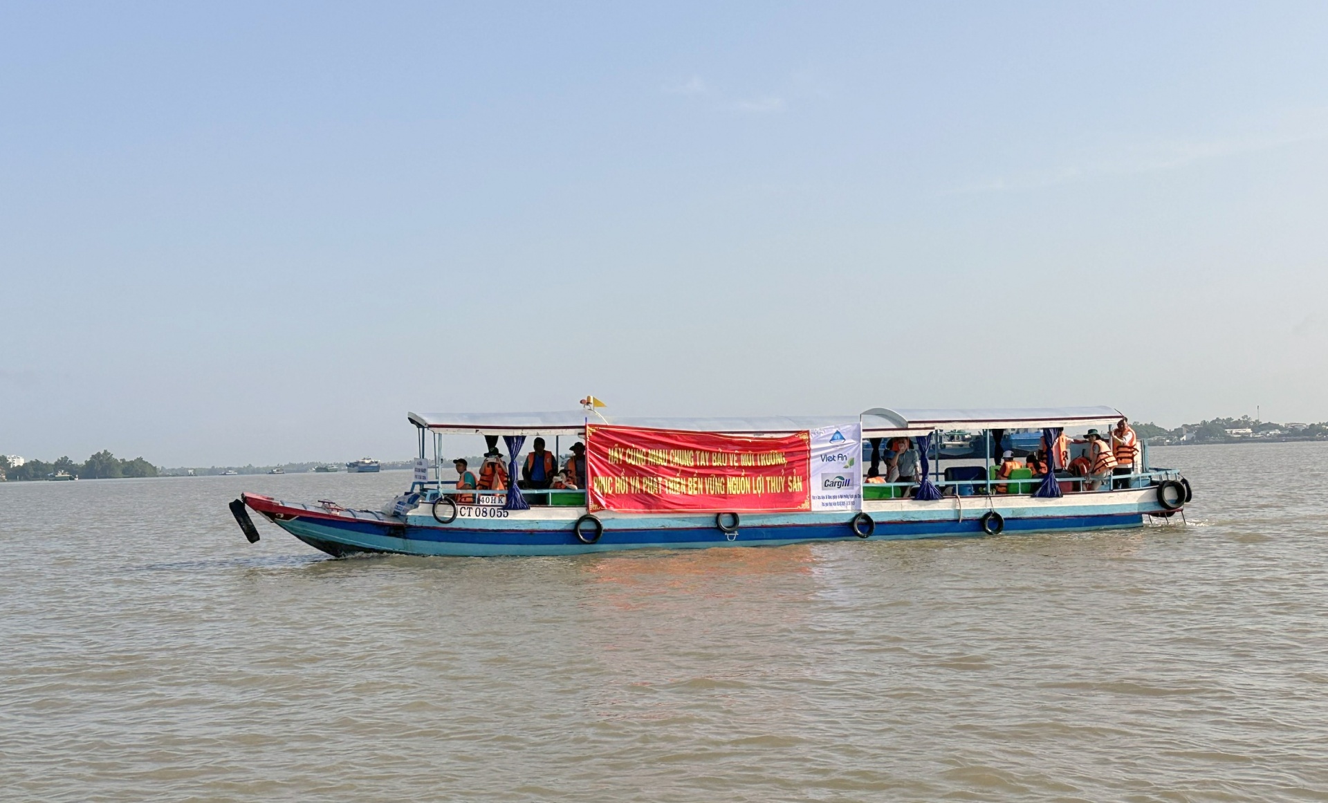 Cần Thơ thả 100 ngàn con cá giống để tái tạo nguồn lợi thủy sản Cần Thơ thả 100 ngàn con cá giống để tái tạo nguồn lợi thủy sản