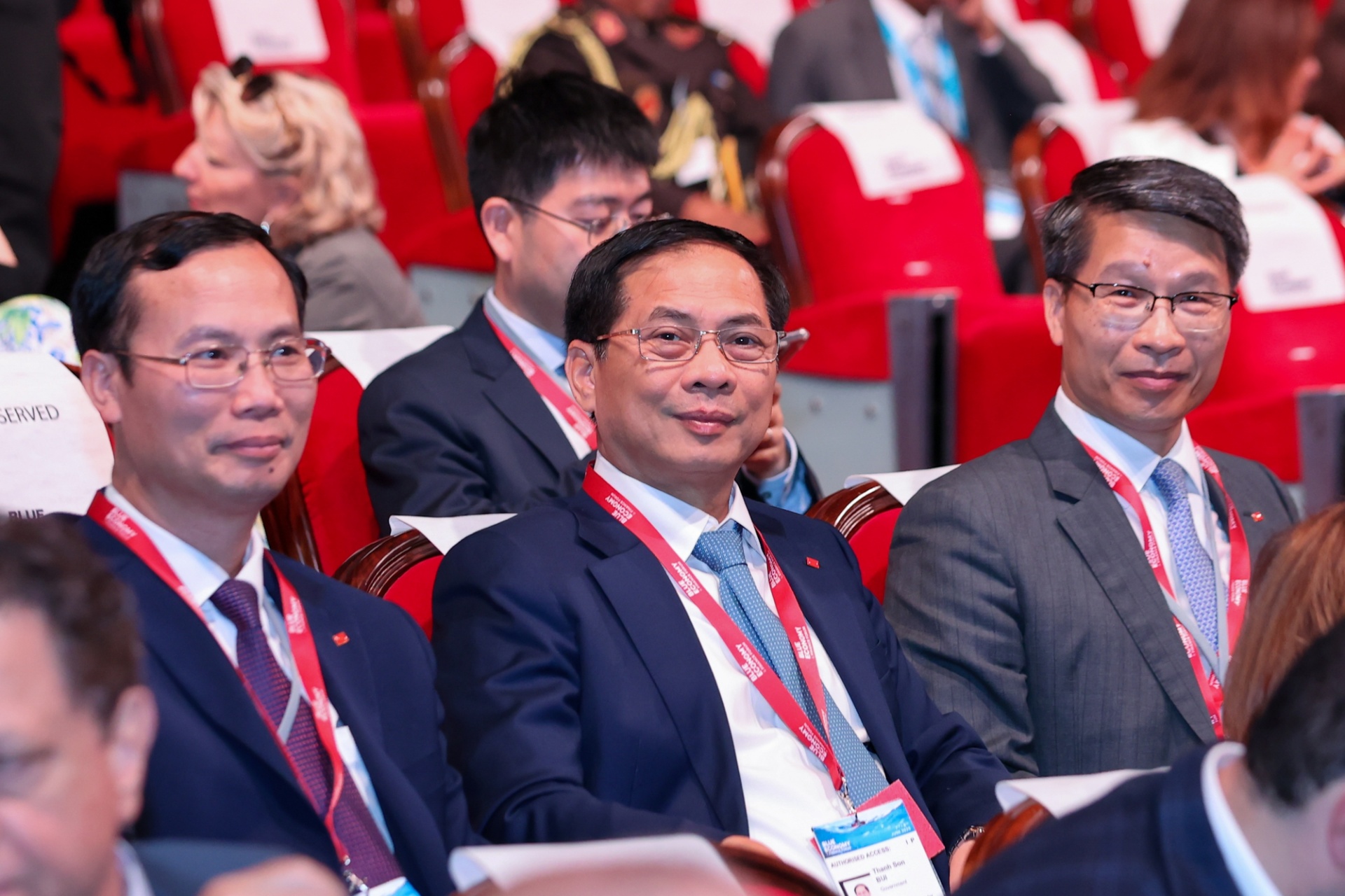  Phó Thủ tướng Bùi Thanh Sơn và các đại biểu dự Diễn đàn Kinh tế và Tài chính xanh - Ảnh: VGP