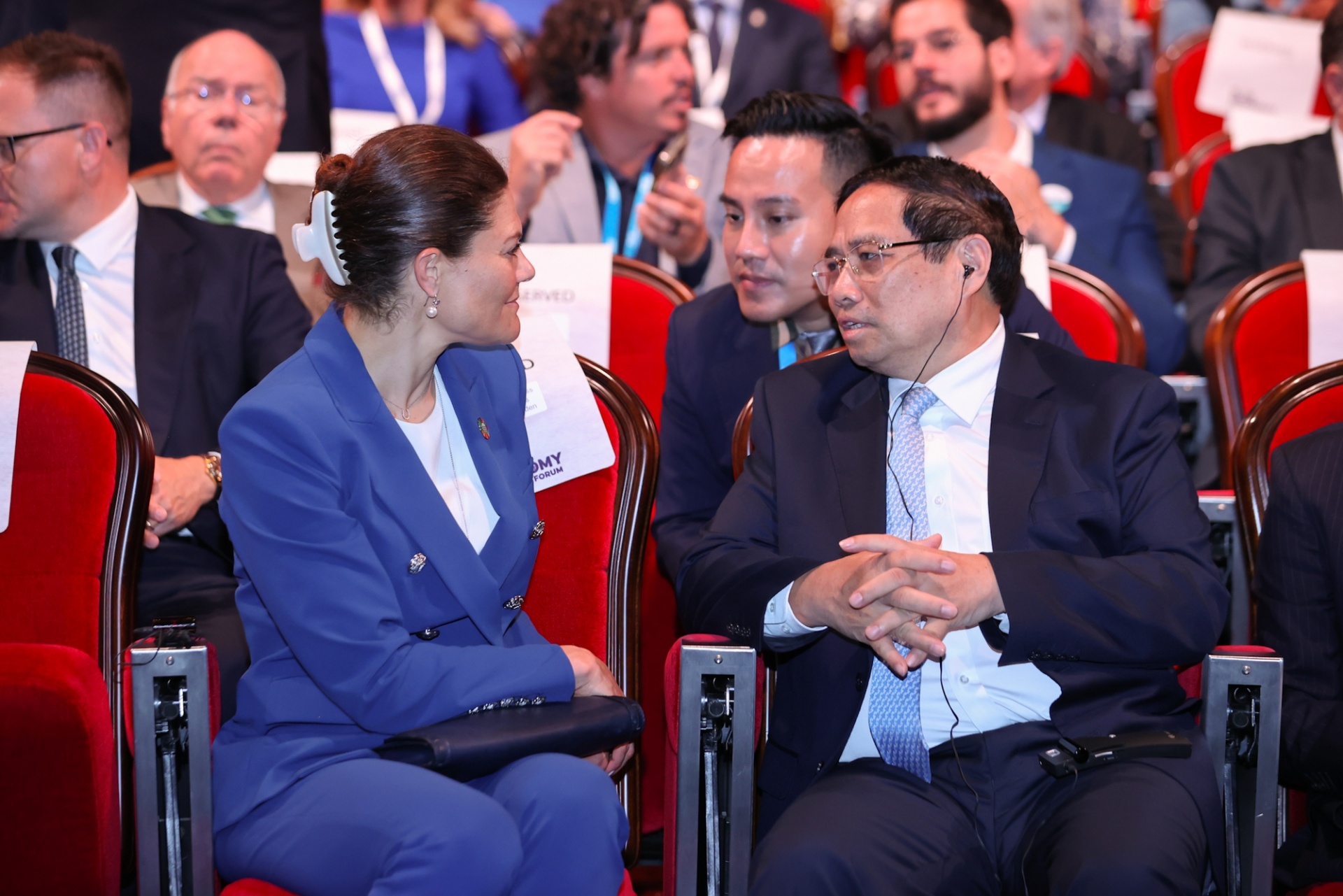   Thủ tướng trao đổi với Công chúa Thụy Điển Victoria Ingrid Alice Desiree - Ảnh: VGP