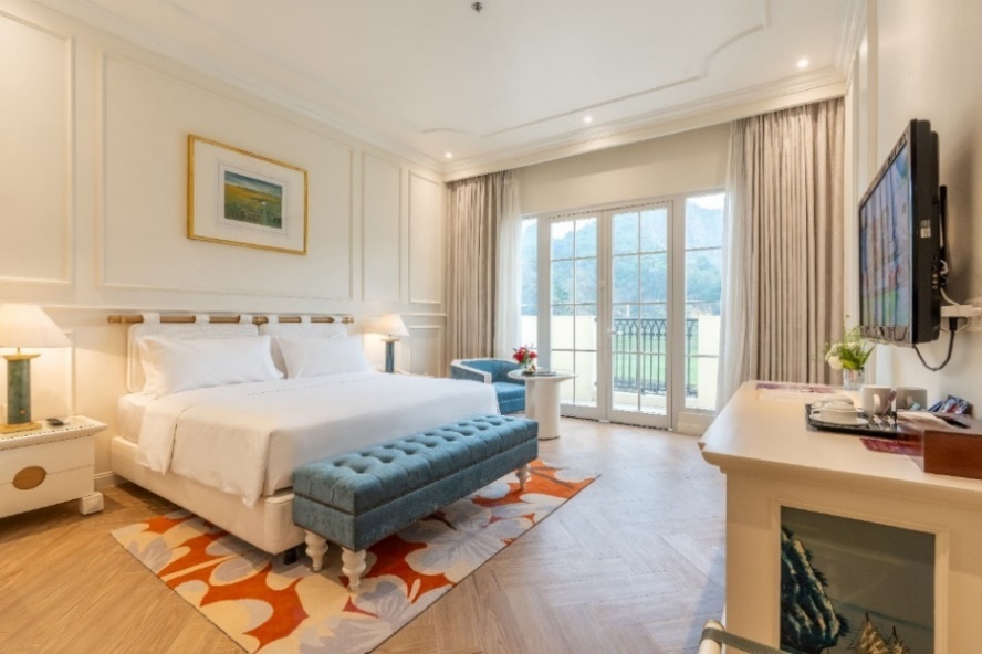 Phòng nghỉ sang trọng với tầm nhìn tuyệt đẹp là nơi lý tưởng để người chơi tận hưởng những giờ phút nghỉ ngơi, thư giãn sau mỗi vòng gôn Phòng nghỉ sang trọng với tầm nhìn tuyệt đẹp là nơi lý tưởng để người chơi tận hưởng những giờ phút nghỉ ngơi, thư giãn sau mỗi vòng gôn