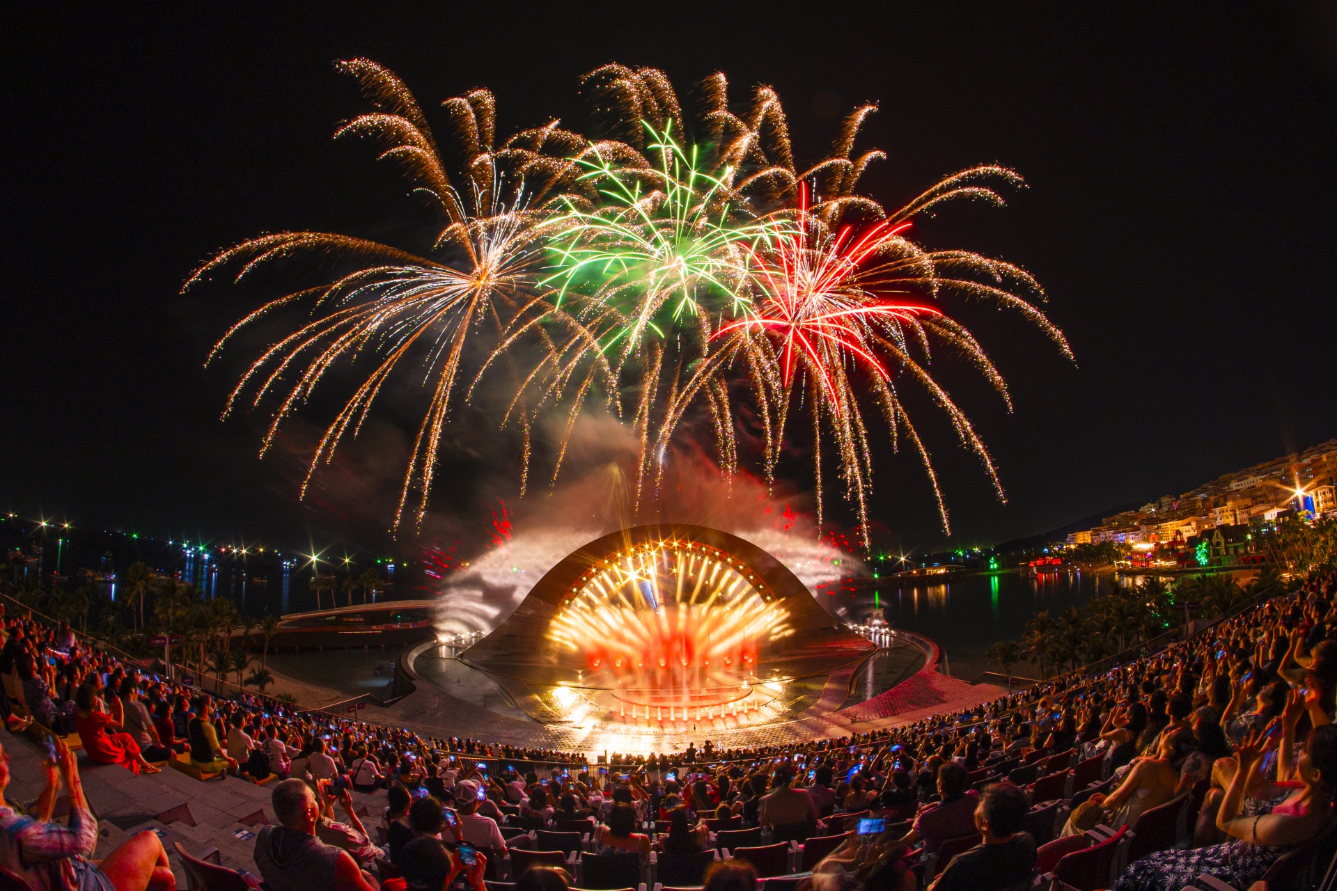 Show diễn Kiss of the Sea tại Thị trấn Hoàng hôn, Phú Quốc
