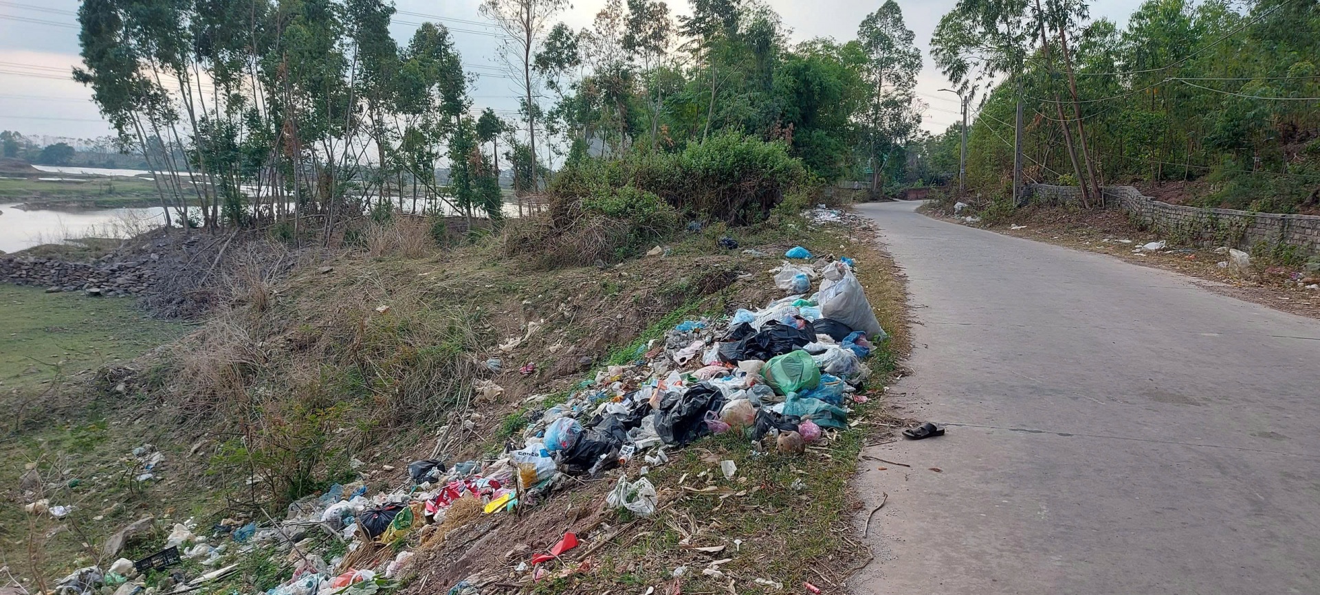 Ô nhiễm rác thải nhựa sinh hoạt: Mối nguy hại hiện hữu trong mùa mưa bão Ô nhiễm rác thải nhựa sinh hoạt: Mối nguy hại hiện hữu trong mùa mưa bão